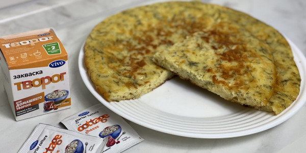 Лінивий хачапурі (сирний коржик на сковороді)