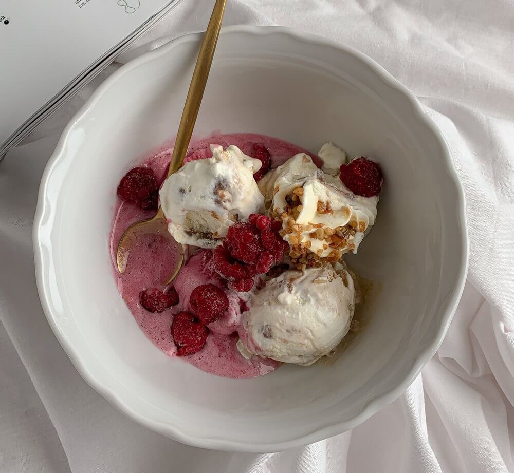 Полуничне морозиво з грецького йогурту
