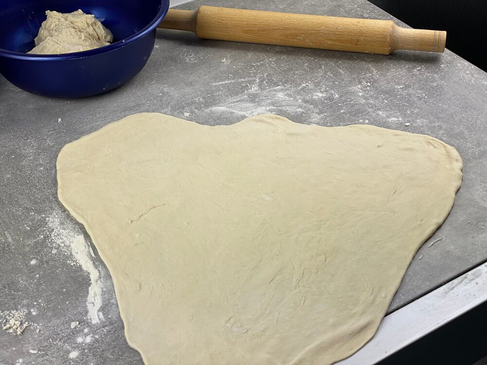 Раскатать тесто для пирожков на кефире