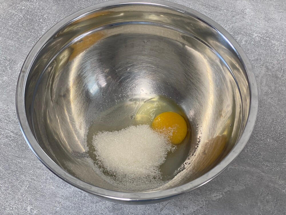 Збити яйця з цукром